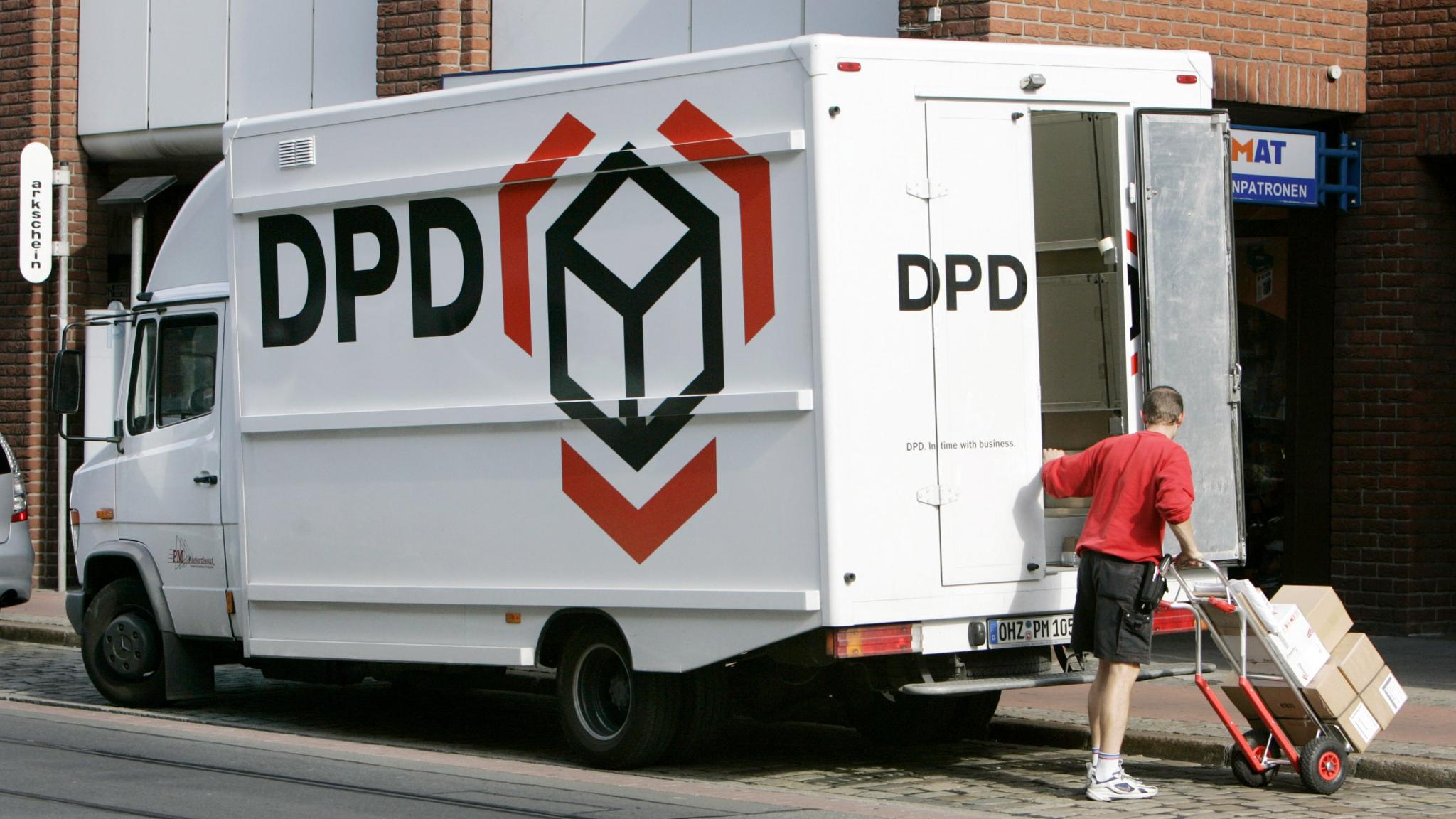 DPD Vs. Royal Mail: A Comprehensive Guide to UK Shipping Services